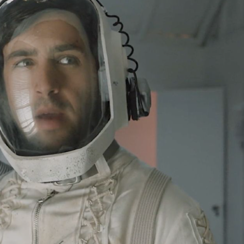 Josh Peck’s Sci-Fi Film ‘Doors’ Review – A Creative Vision Not Quite Realized